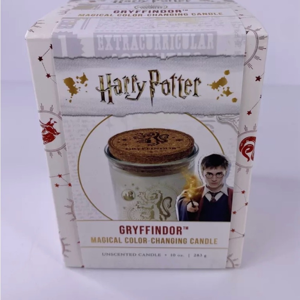 NEW in Box Harry Potter Color changing candle - Gryffindor house.